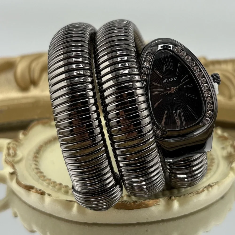 Elegant Serpentine-Style Watch – Black Tone 🖤 - Picture 7 of 10